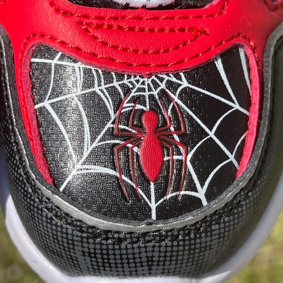 Marvel Red and Black Sneakers with Velcro Closure Kids size 8 - Picture 6 of 13